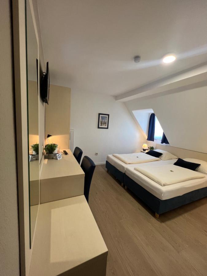 Hotel Pelikan คิทซิงเงน ภายนอก รูปภาพ