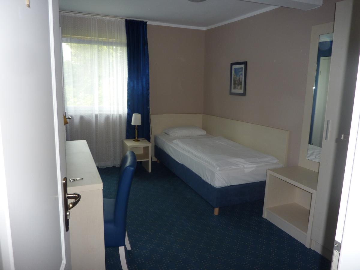 Hotel Pelikan คิทซิงเงน ภายนอก รูปภาพ